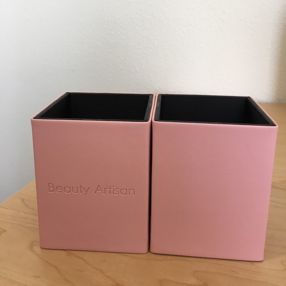 Other - Magnetic eyeshadow brush holder